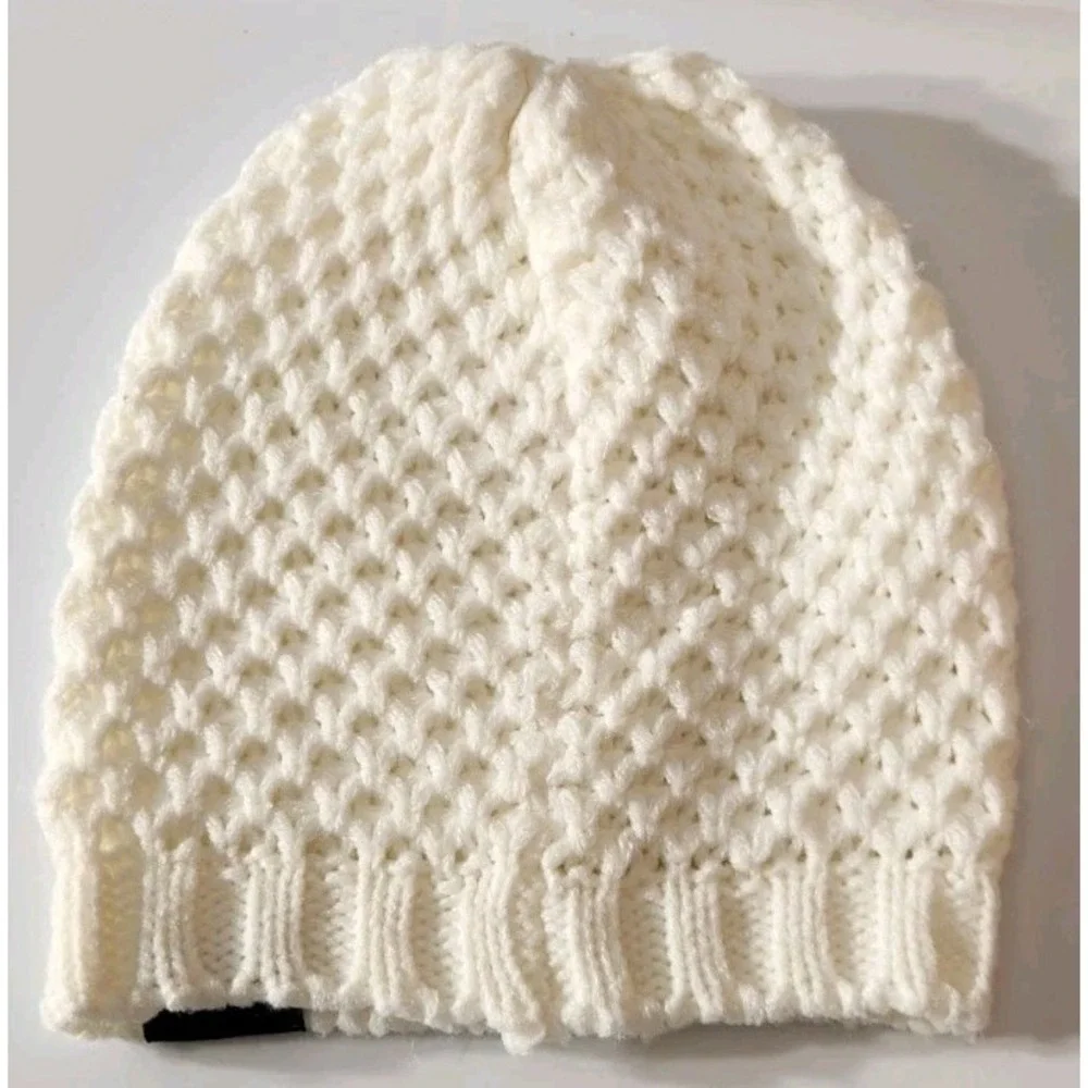 Tahari Knit Beanie‎ Womens One Size White Cozy Winter Hat Ski Tobogan Preppy